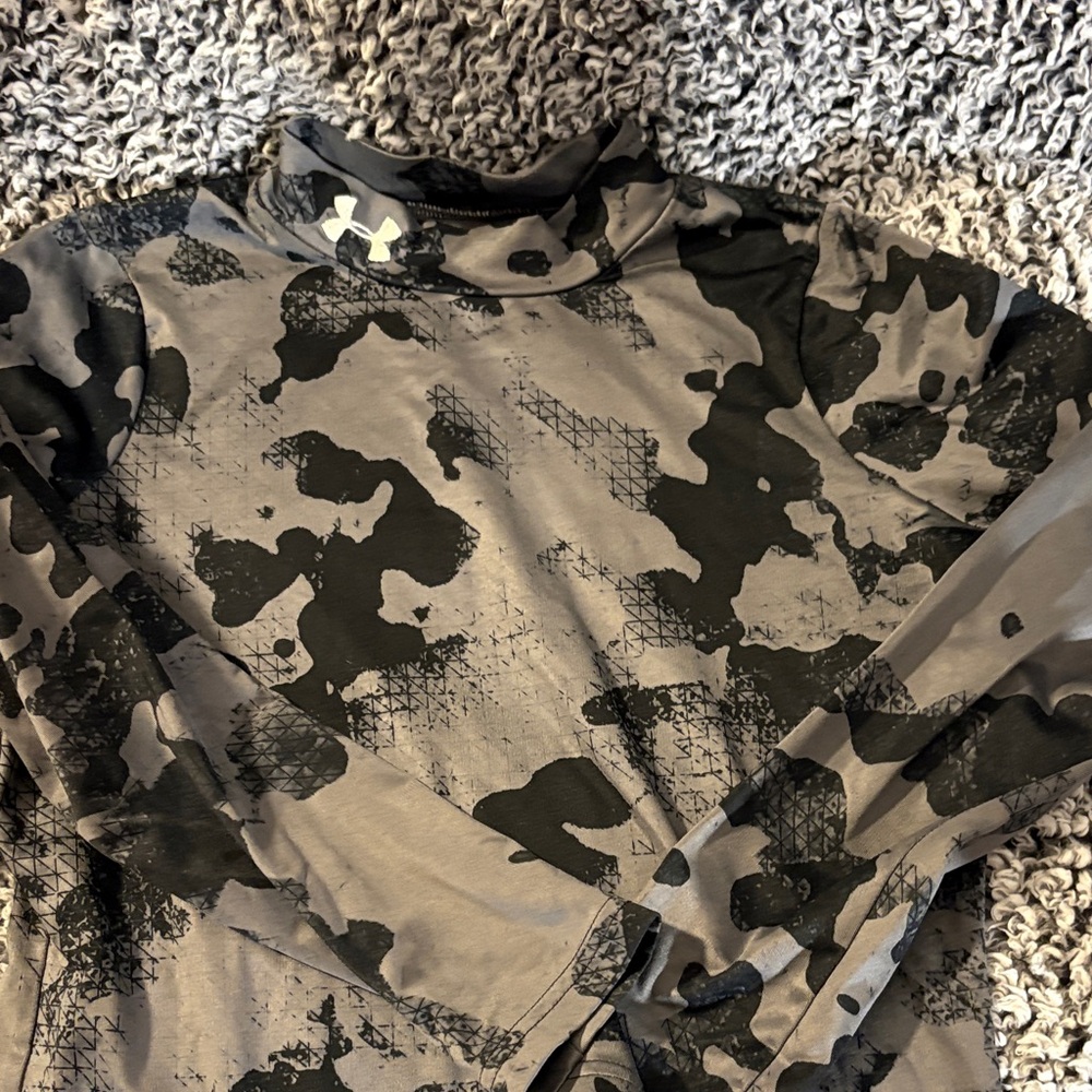 Under Armour youth Long Sleeve Shirt - Black and Gray Camouflage